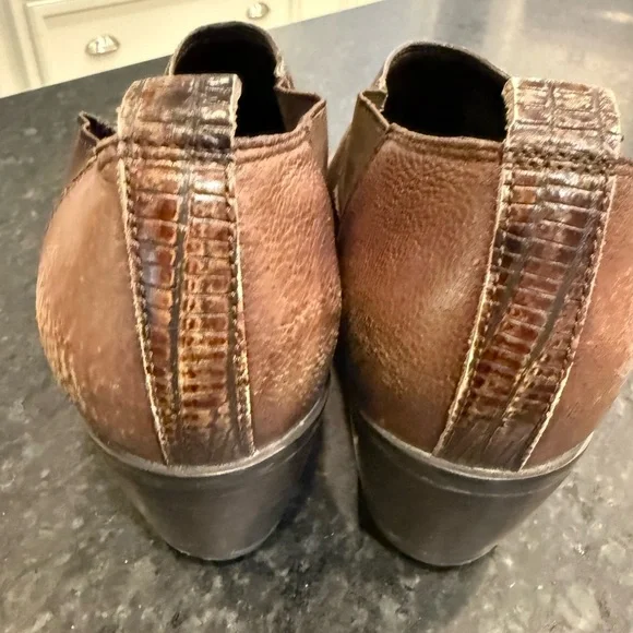 Franco Sarto Brown Leather Ankle Booties w/Intricate Stitching - Women Size 7.5 - Picture 8 of 9